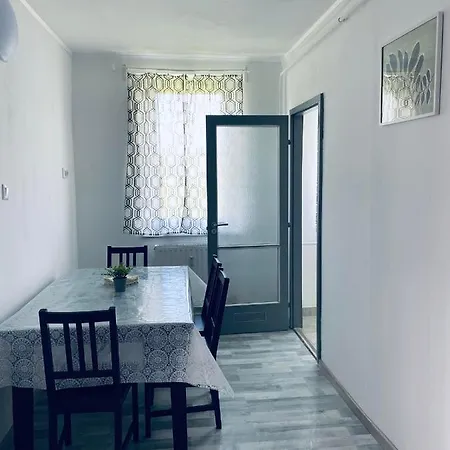 Appartamento Fured Apartman *